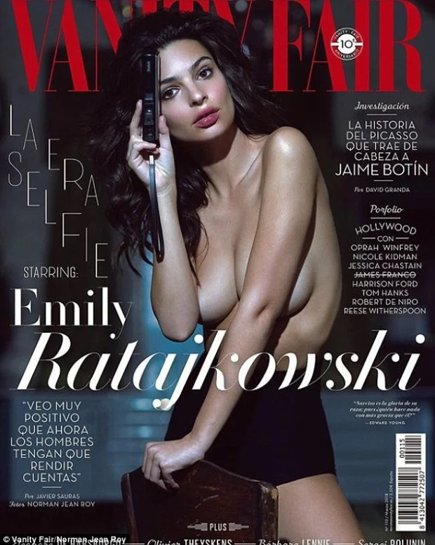Эмили Ратажковски обнажила свое роскошное тело в эротической фотосессии - фото 370724