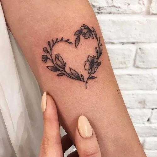 Татуювання у формі серця, які можуть стати ідеальним подарунком на День Валентина - фото 368447