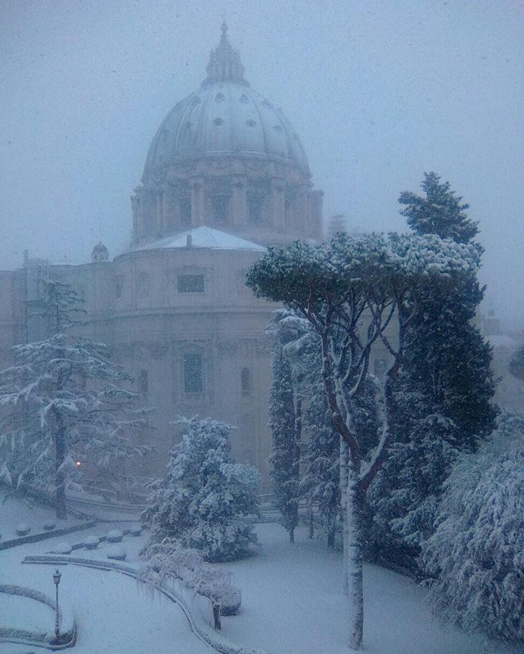 Сильная метель замела Рим и его старинные памятники (ФОТО) - фото 371716