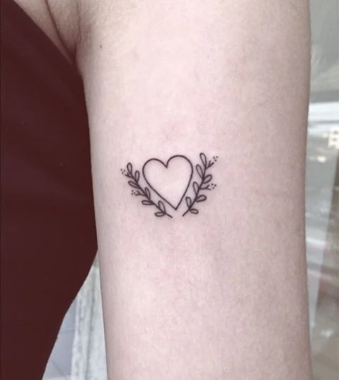 Татуювання у формі серця, які можуть стати ідеальним подарунком на День Валентина - фото 368445