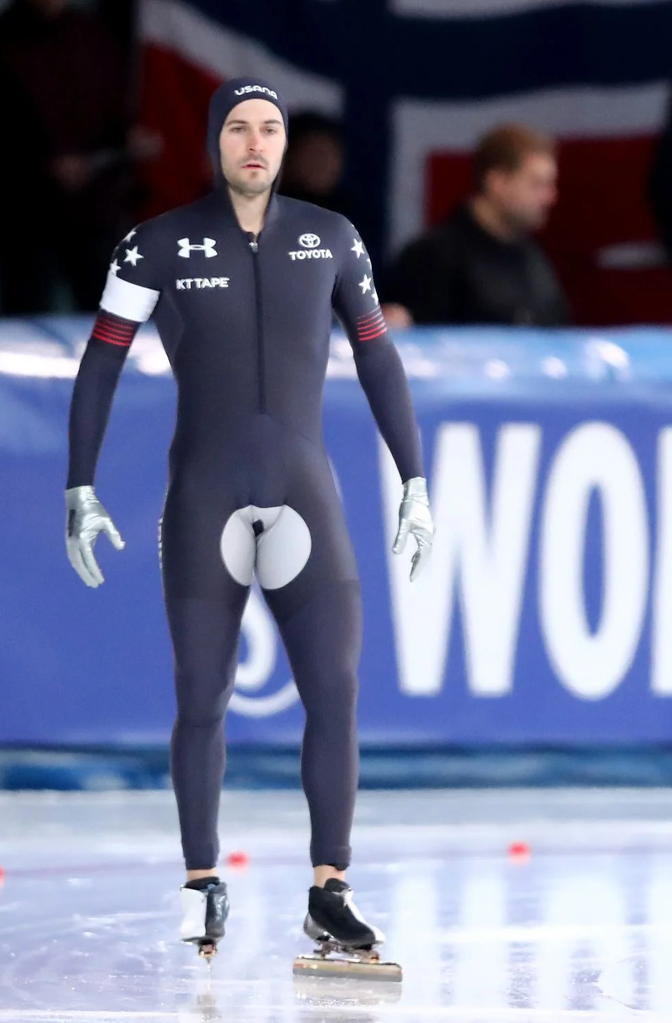 Зимова олімпіада - це не тільки спорт, а ще й пеніси, які видно через дуже щільні костюми - фото 366200