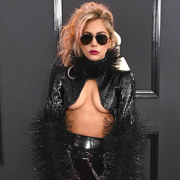 Lady Gaga - 32: самые эпатажные образы певицы, за которые мы ее так любим - 376837 Lady Gaga - 32: самые эпатажные образы певицы, за которые мы ее так любим - фото 376837