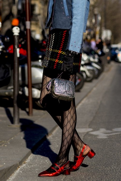 Французский шарм: стильные уличные луки на Неделе моды в Париже - фото 372867