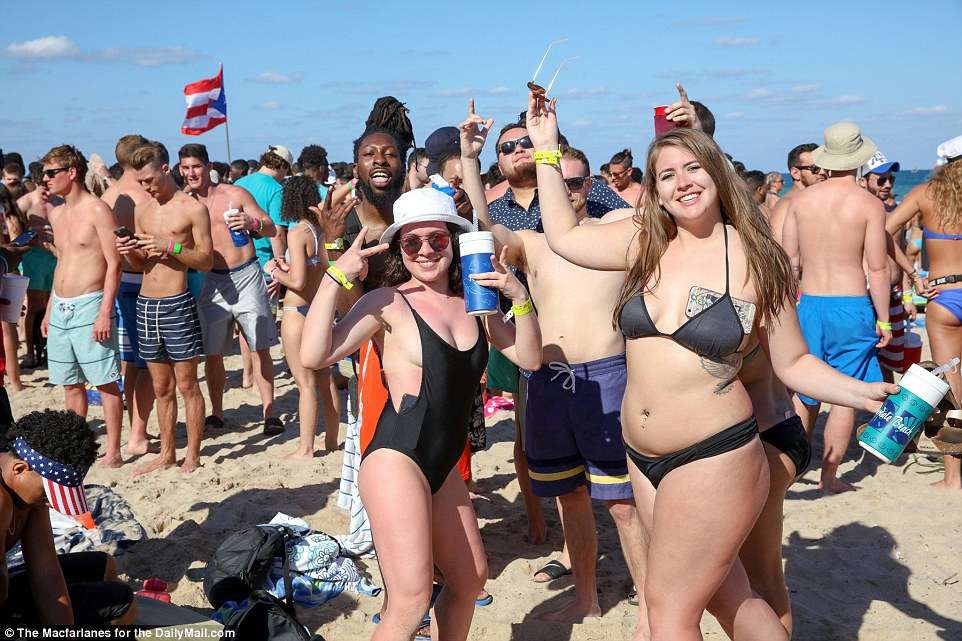 Голые попки, разврат и алкоголь: как американские студенты празднуют весенние каникулы - фото 374996