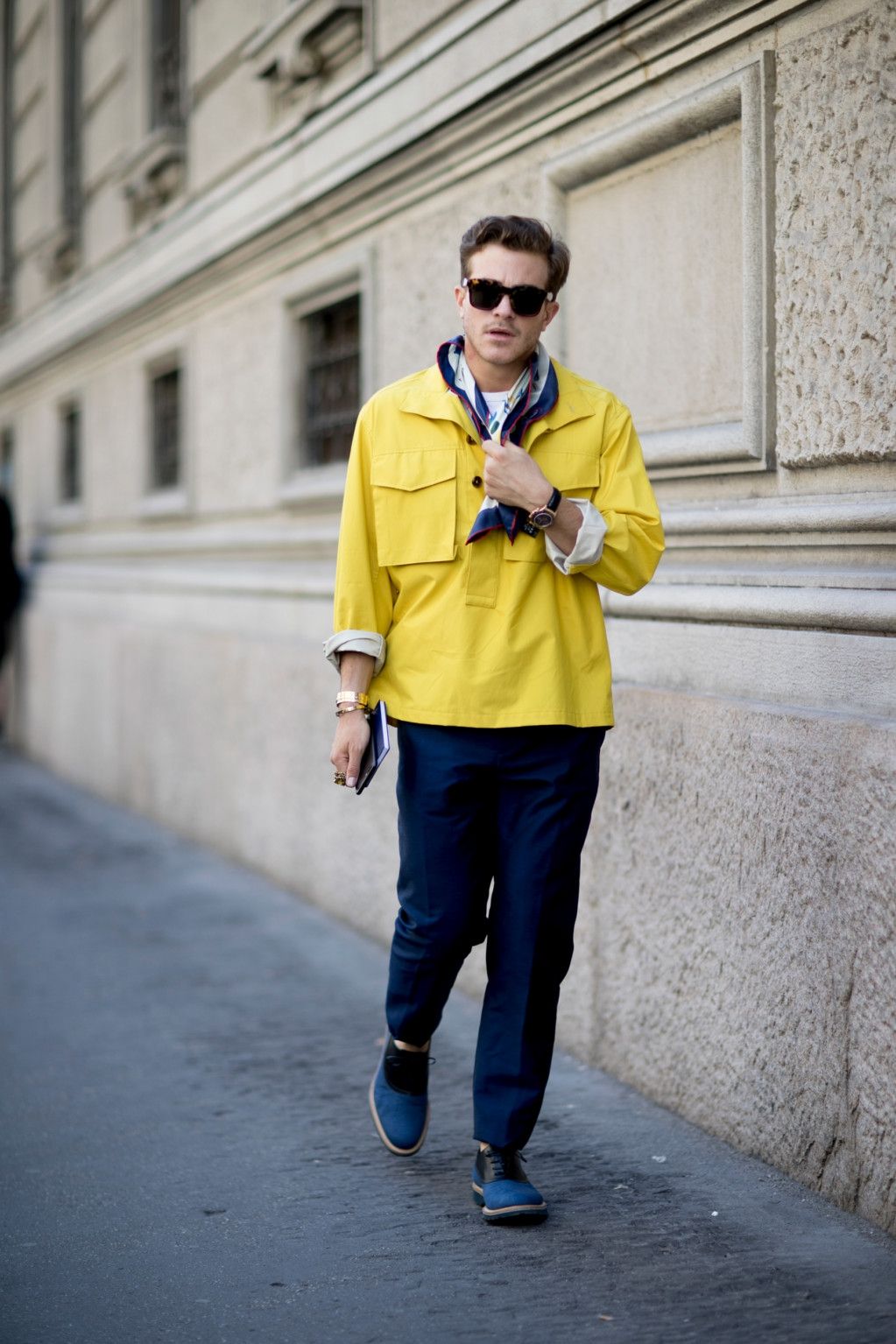 Весна в желто-голубых цветах: яркий street style - фото 374888