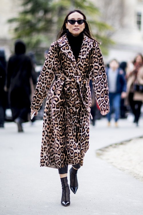 Французский шарм: стильные уличные луки на Неделе моды в Париже - фото 372844