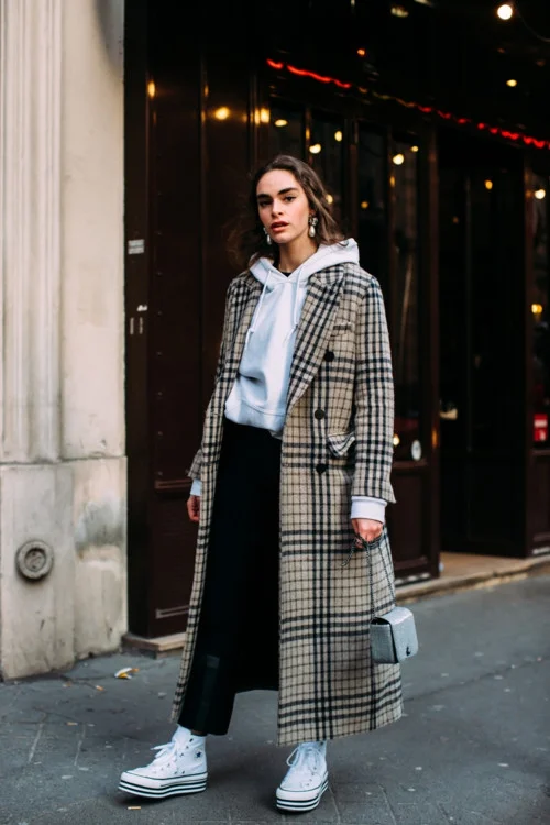 Французький шарм: стильні вуличні луки на Тижні моди в Парижі - фото 372870
