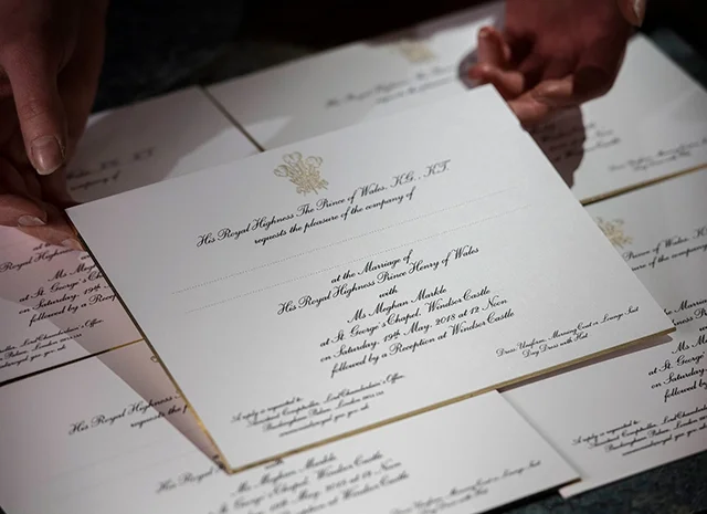 Изысканно и сдержанно: как выглядят приглашения на свадьбу принца Гарри и Меган Маркл - фото 376067