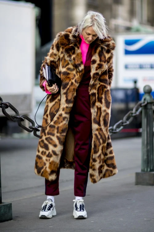 Французький шарм: стильні вуличні луки на Тижні моди в Парижі - фото 372836
