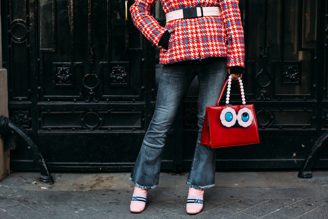 Французский шарм: стильные уличные луки на Неделе моды в Париже - фото 372886