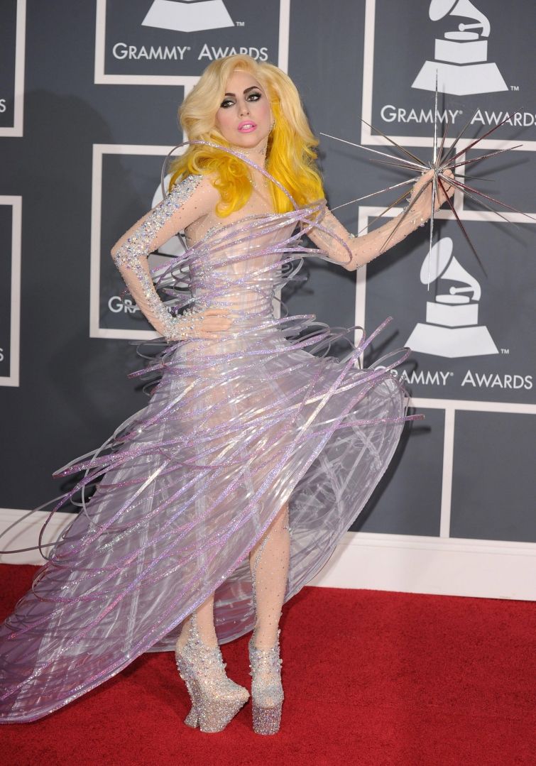 Lady Gaga - 32: самые эпатажные образы певицы, за которые мы ее так любим - 376836 Lady Gaga - 32: самые эпатажные образы певицы, за которые мы ее так любим - фото 376836