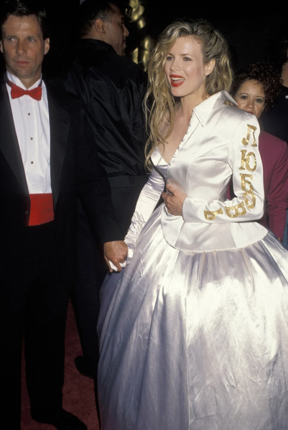 Кім Бейсінгер в сукні власного дизайнУ, 1990 - фото 372948