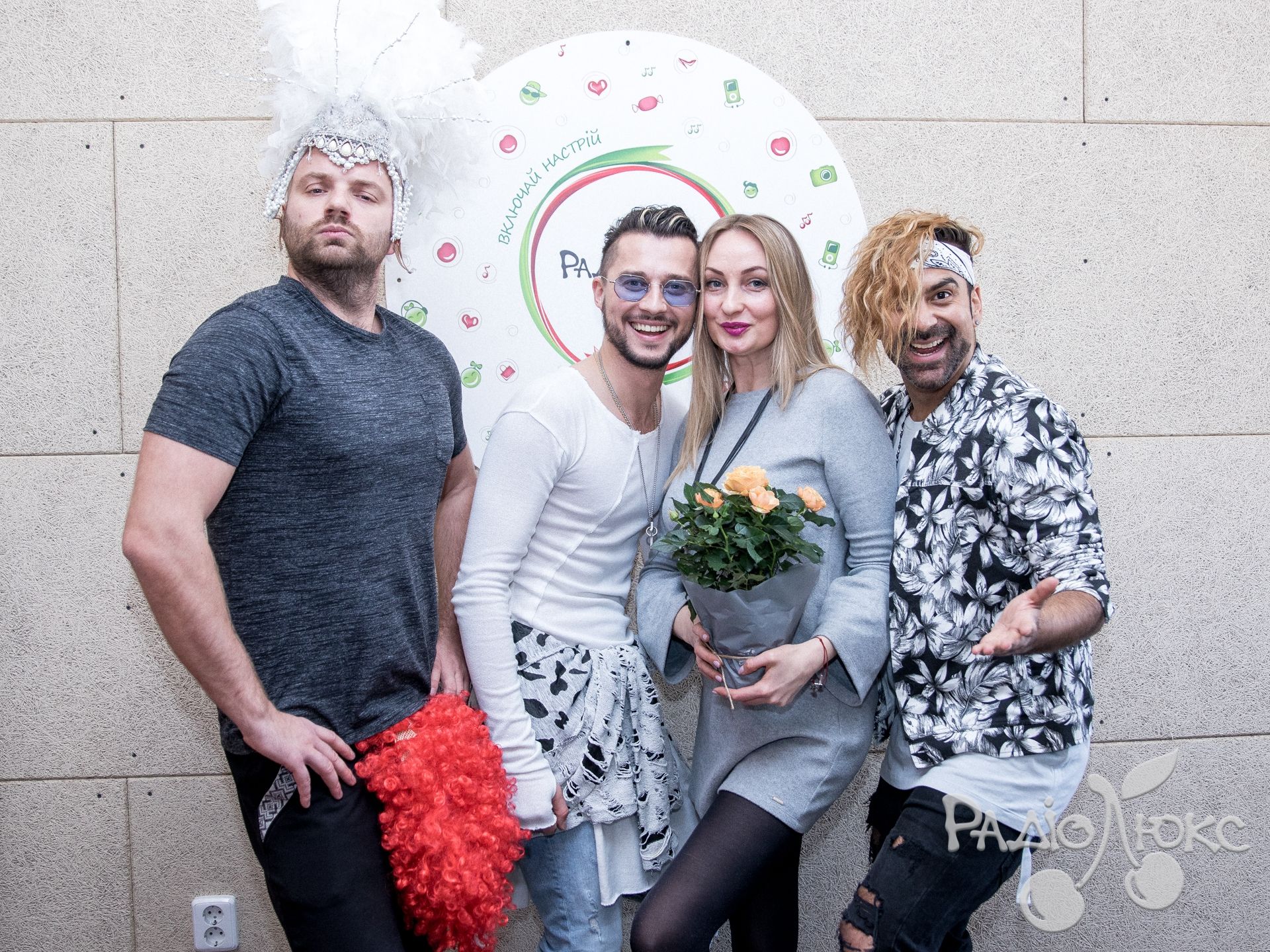 Група Rumberos заспівала пісню 'Несе Галя воду' іспанською - фото 376791