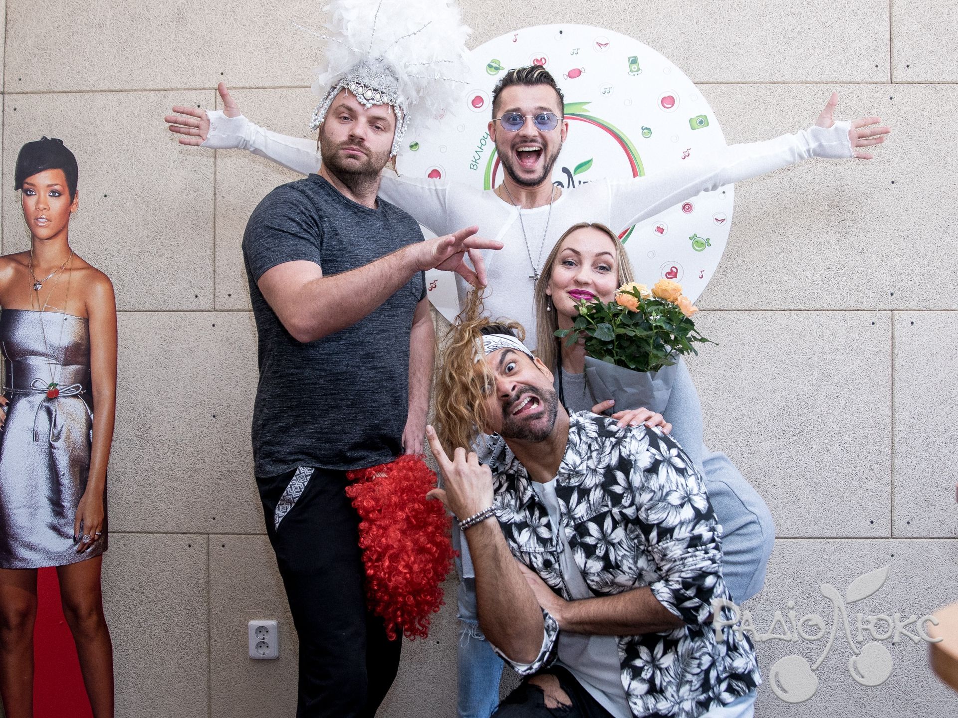 Група Rumberos заспівала пісню 'Несе Галя воду' іспанською - фото 376790