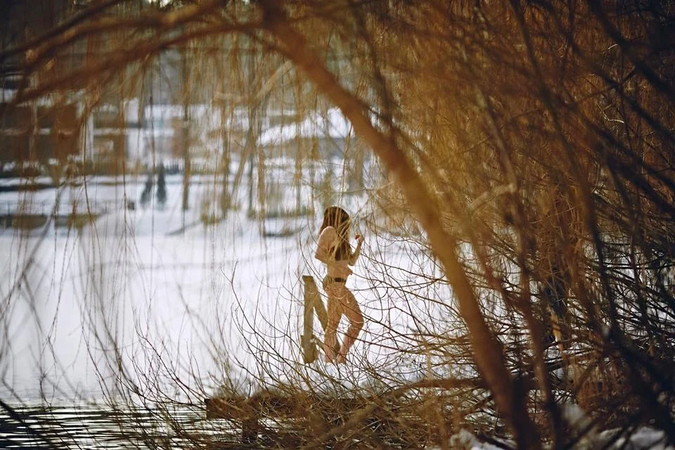 Оце так жінка: гаряча Руслана у спідній білизні покачалася в сніжку - фото 374238
