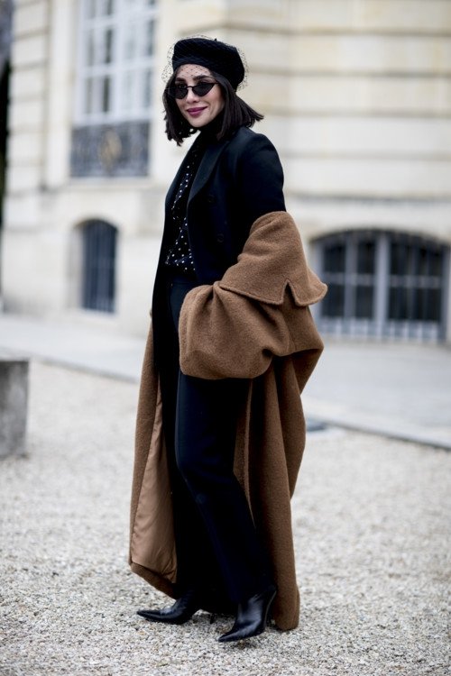 Французский шарм: стильные уличные луки на Неделе моды в Париже - фото 372853