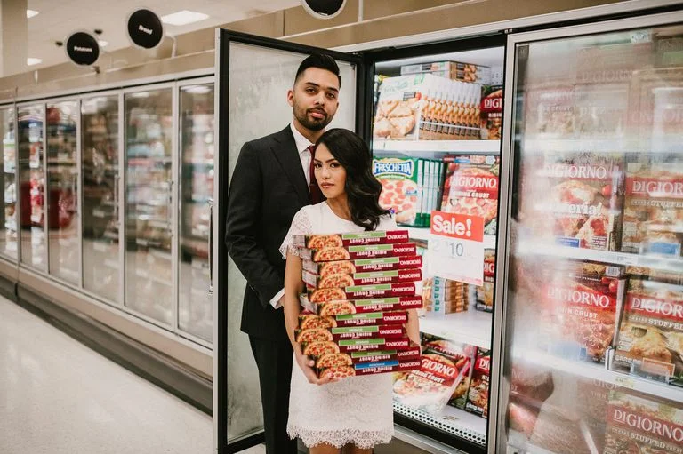 Пара сделала свадебную фотосессию в супермаркете, и это самое трогательное, что вы видели - фото 374217