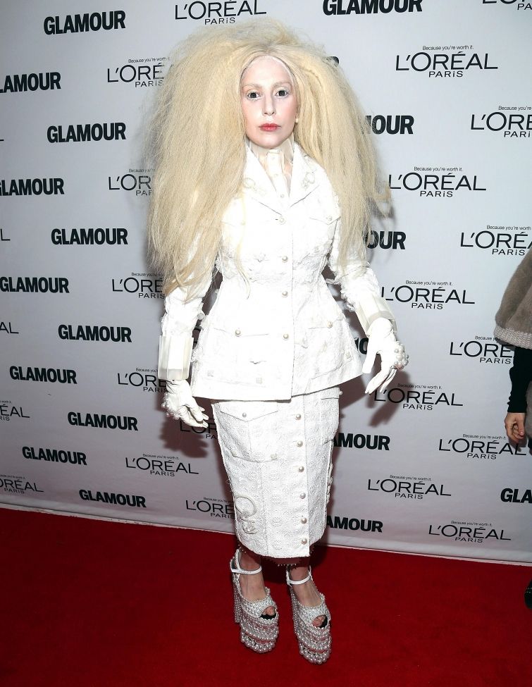 Lady Gaga - 32: самые эпатажные образы певицы, за которые мы ее так любим - 376838 Lady Gaga - 32: самые эпатажные образы певицы, за которые мы ее так любим - фото 376838