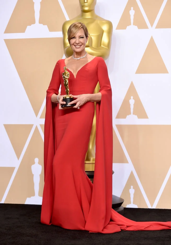 Оскар 2018: самые красивые наряды на красной дорожке - фото 373430