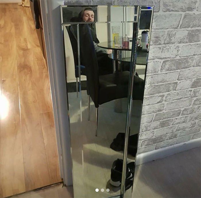 Фотошедевр: смешные снимки людей, которые просто хотели сфотографировать зеркало - фото 376478