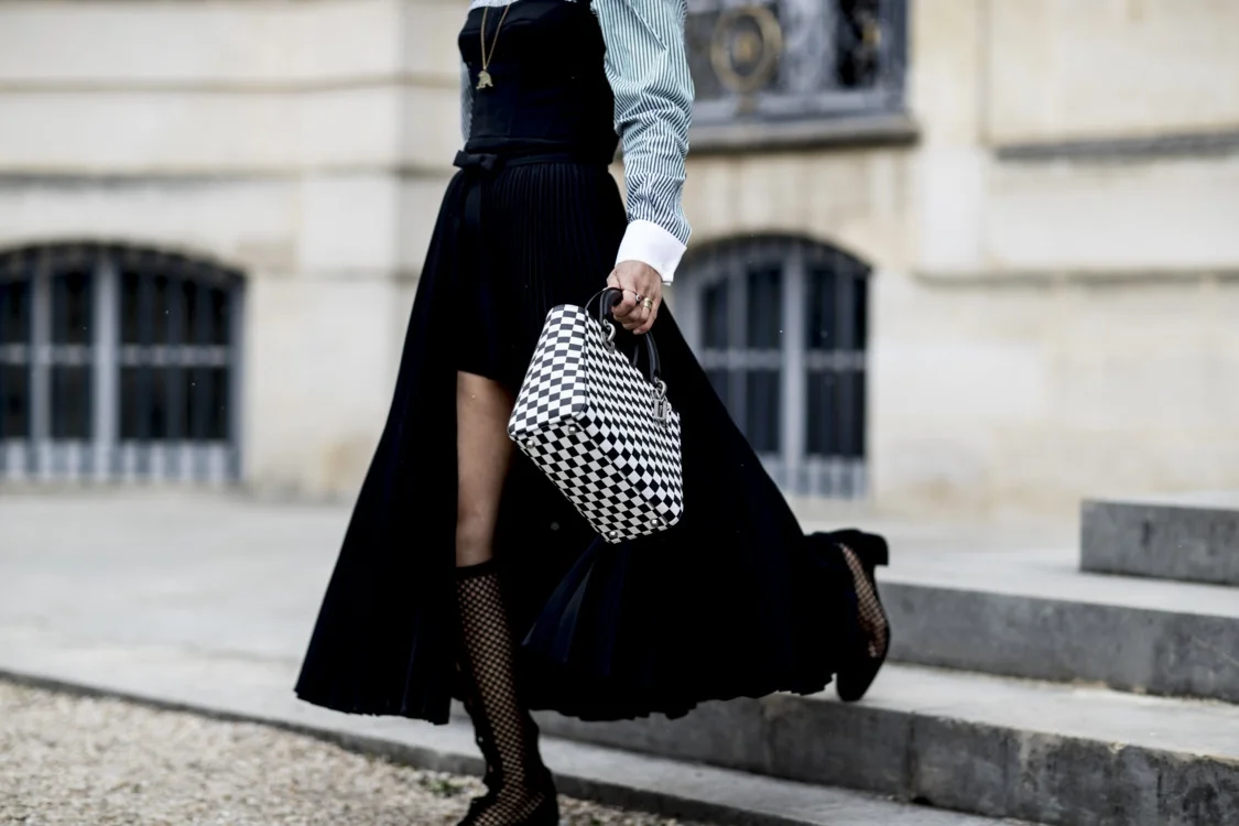 Французький шарм: стильні вуличні луки на Тижні моди в Парижі - фото 372872