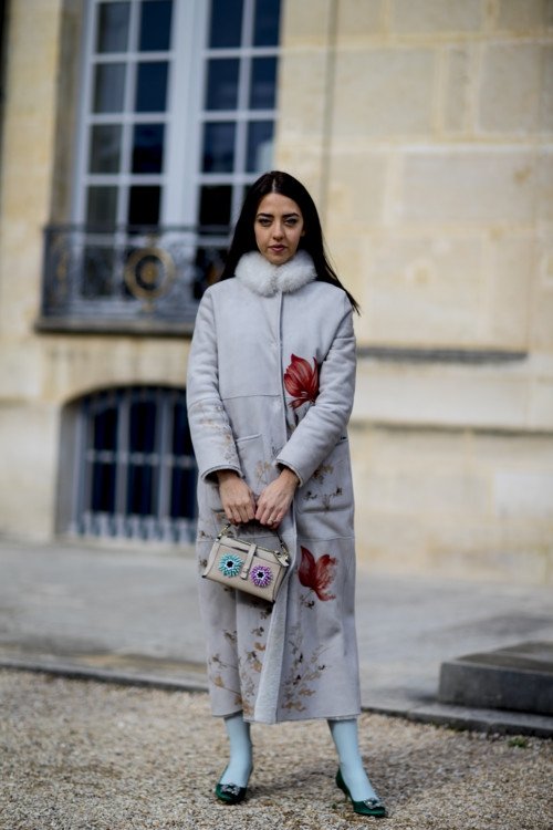 Французский шарм: стильные уличные луки на Неделе моды в Париже - фото 372839