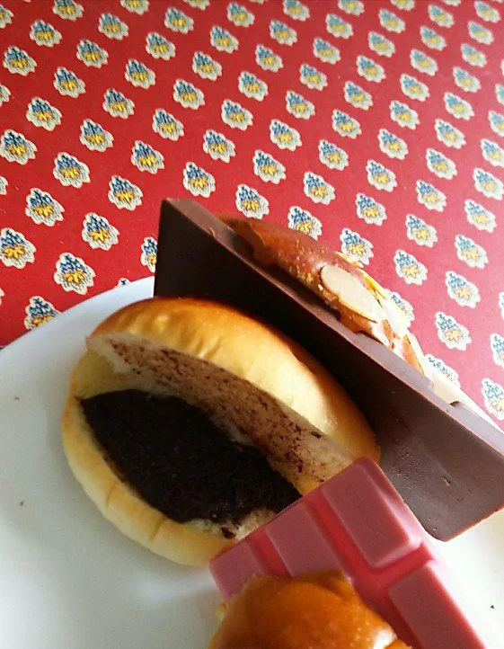 Хот-дог с плиткой шоколада - новый японский десерт, который вызовет у вас удивление - фото 376128