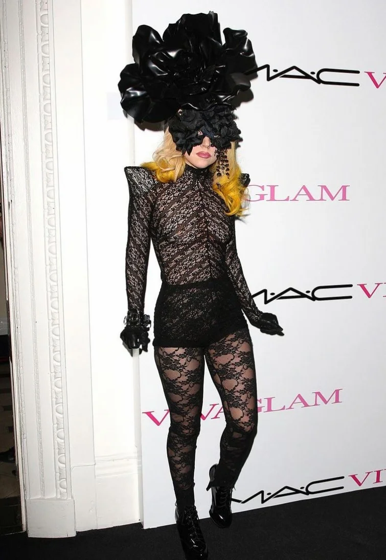 Lady Gaga - 32: самые эпатажные образы певицы, за которые мы ее так любим - фото 376835