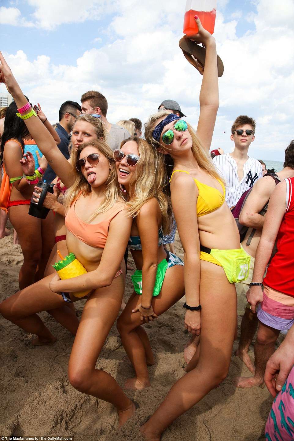 Голі попки, розпуста та алкоголь: як американські студенти святкують весняні канікули - фото 375005