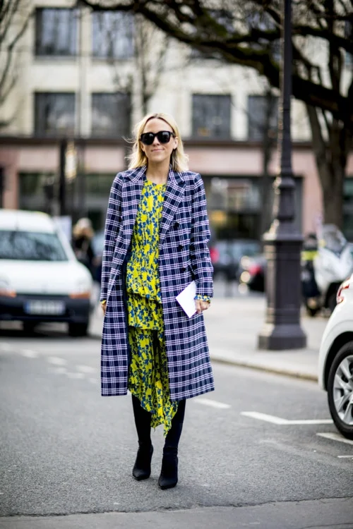 Французский шарм: стильные уличные луки на Неделе моды в Париже - фото 372843