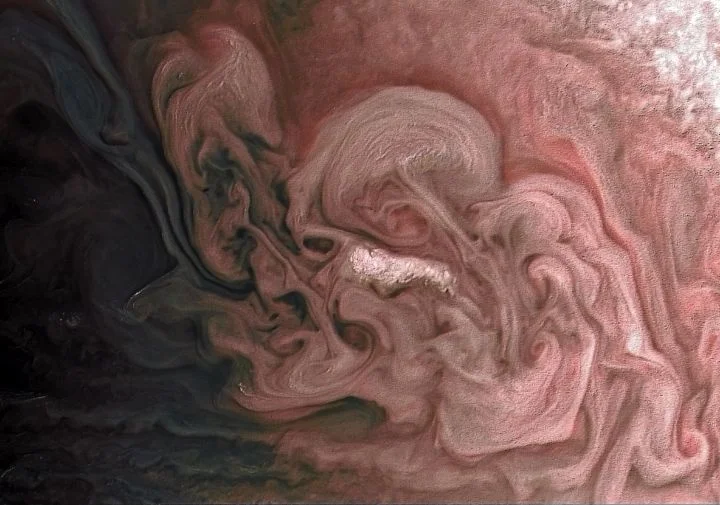 'Розовая' буря на Юпитере - космическая красота, которую стоит увидеть - фото 375200