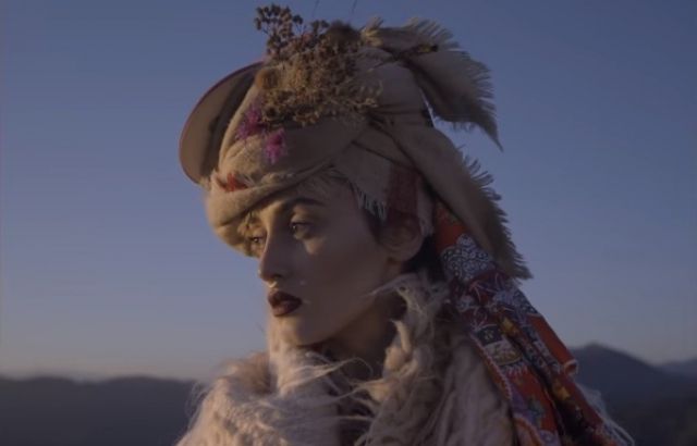Алина Паш - хулиганка, которая зачитала закарпатский рэп и покорила пением всю Украину - фото 379752