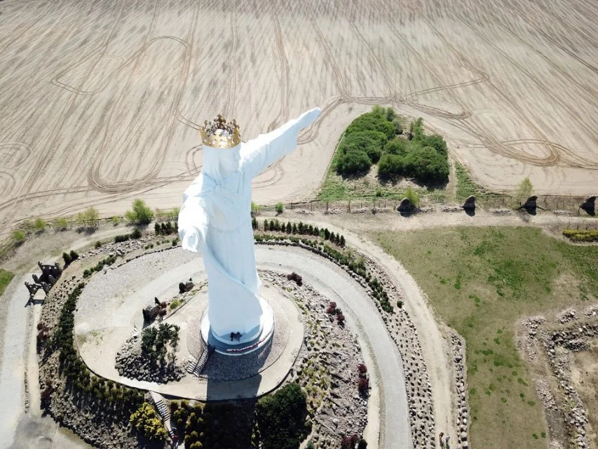 Диво дивное: в Польше огромная статуя Иисуса Христа 'раздает' Wi-Fi - фото 381429