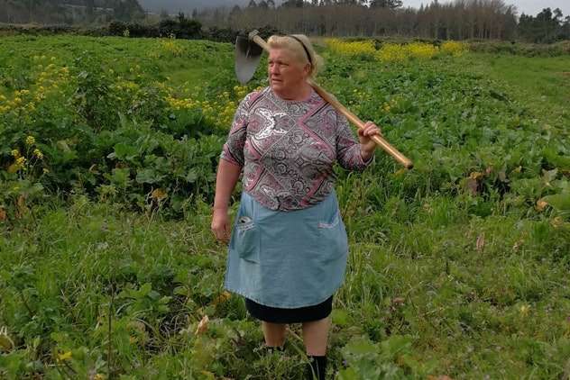 Испанский фермер стала звездой сети - говорят, женщина похожа на Трампа - фото 381252