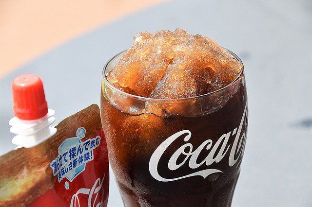 Жизнь уже не будет прежней: старая добрая Coca-Cola и ее новый японский дизайн - 379841 Жизнь уже не будет прежней: старая добрая Coca-Cola и ее новый японский дизайн - фото 379841