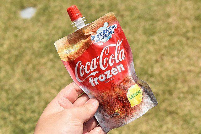 Жизнь уже не будет прежней: старая добрая Coca-Cola и ее новый японский дизайн - 379842 Жизнь уже не будет прежней: старая добрая Coca-Cola и ее новый японский дизайн - фото 379842
