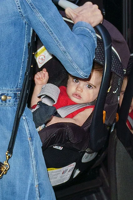 Амаль Клуни случайно засветила лицо своей маленькой дочери - фото 380266