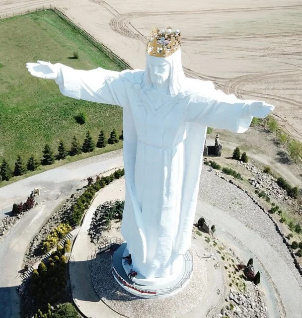 Диво дивное: в Польше огромная статуя Иисуса Христа 'раздает' Wi-Fi - фото 381430