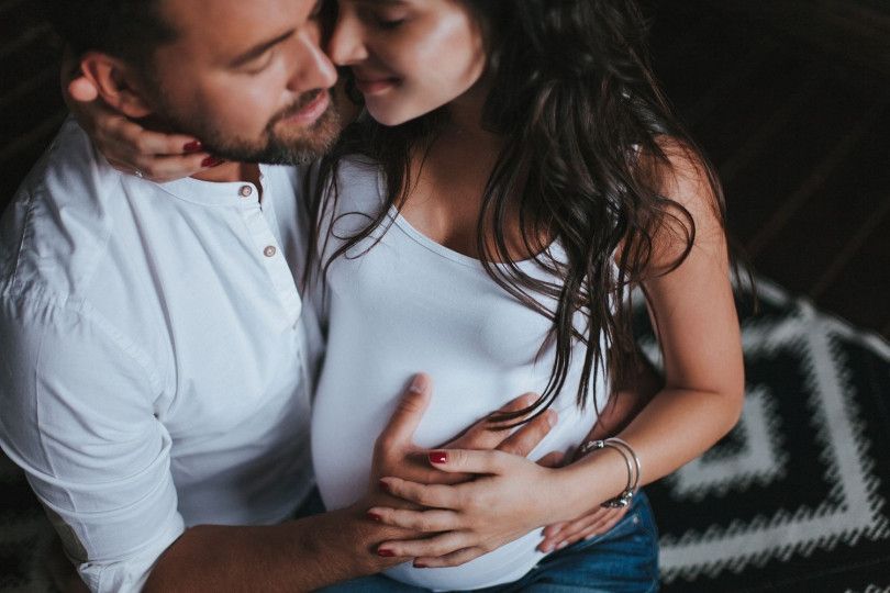 Ведущий Тимур Мирошниченко снялся в милой фотосессии с беременной женой - 383549 Ведущий Тимур Мирошниченко снялся в милой фотосессии с беременной женой - фото 383549