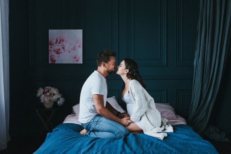 Ведущий Тимур Мирошниченко снялся в милой фотосессии с беременной женой - 383548 Ведущий Тимур Мирошниченко снялся в милой фотосессии с беременной женой - фото 383548