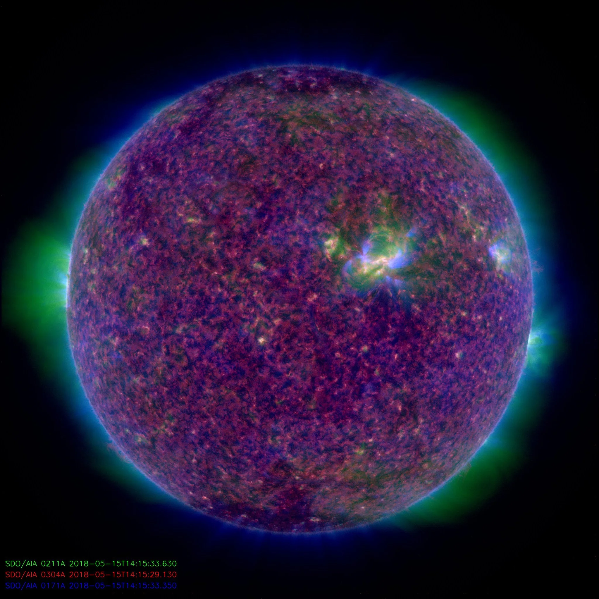 Колыбель звезд и Солнце в ультрафиолете - астрономы поразили новыми зрелищными фото - фото 385461