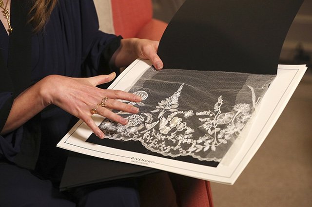 Модный дом Givenchy показал миру эскизы свадебного платья Меган Маркл, и они прекрасны - фото 385480