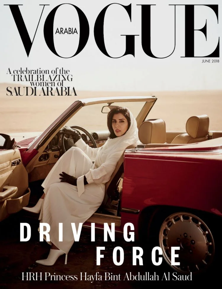 Бунт закона: принцесса Саудовской Аравии эффектно сфотографировалась за рулем авто - фото 386937