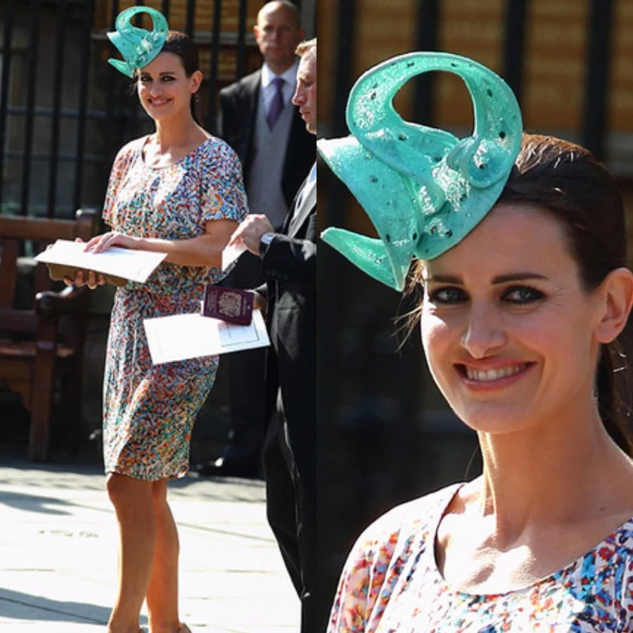 12 удивительных шляпок от членов королевских семей, которые они обожают одевать на свадьбы - фото 383582