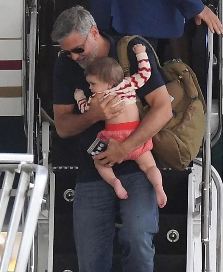 Маленькие ангелы: в сети появились первые фото детей Амаль и Джорджа Клуни - фото 385503