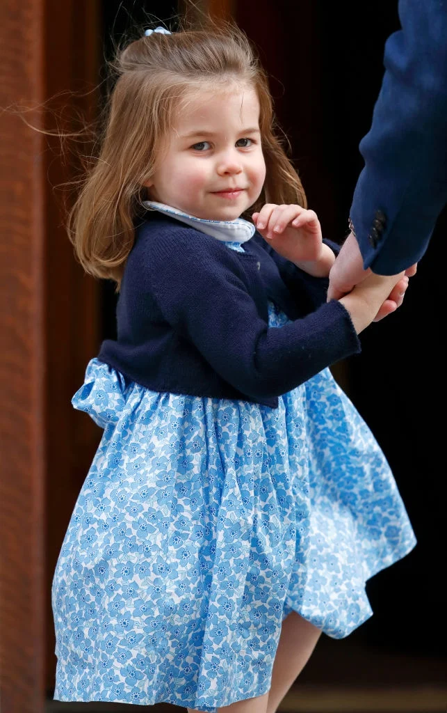 Принцессе Шарлотте 3 годика: 6 забавных фактов о дочери Кейт Миддлтон в фотографиях - фото 382166