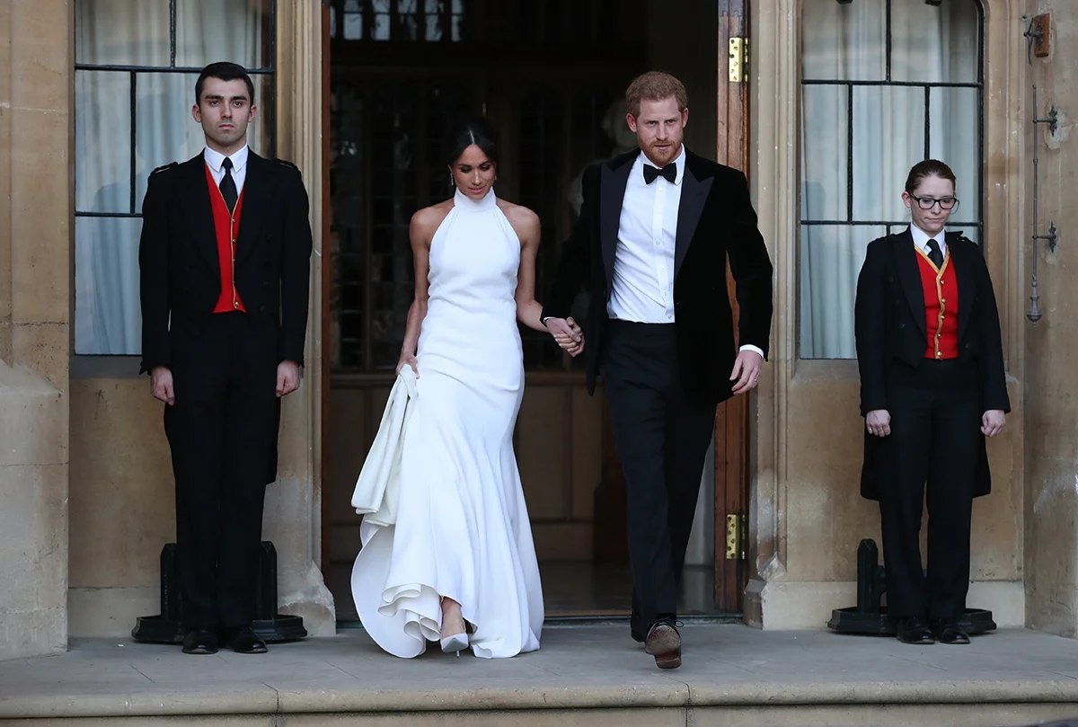 Меган Маркл и ее второе свадебное платье - образ, от которого не оторвать глаз - фото 385218