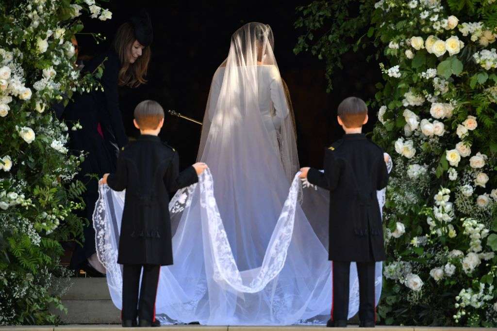 Весілля принца Гаррі і Меган Маркл - весільна сукня нареченої - фото 385098