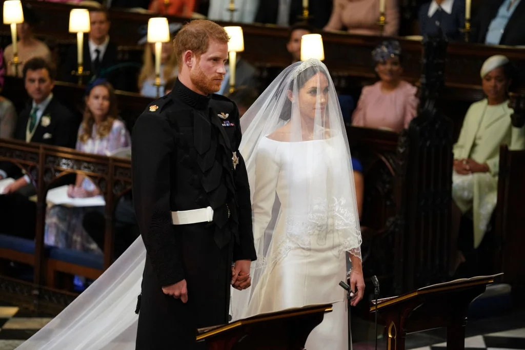 Свадьба принца Гарри и Меган Маркл - свадебное платье невесты - фото 385094
