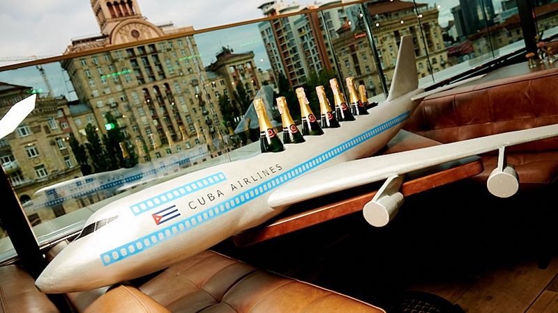Санта Димопулос устроила роскошную экзотическую вечеринку в честь своего дня рождения - фото 385594